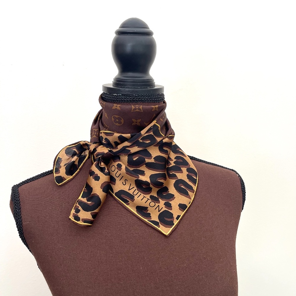 New Louis Vuitton Scarf Leopard Print Monogram Flower Silk Wrap - Picture 11 of 16